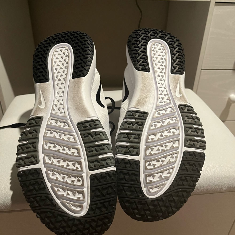 White with Black Nike running shoes - Picture 6 of 7